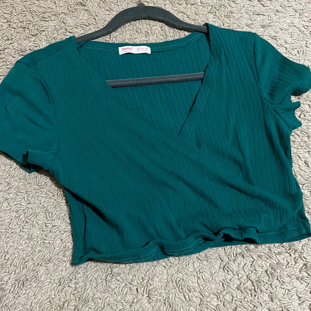 Green romwe cropped top - size: M